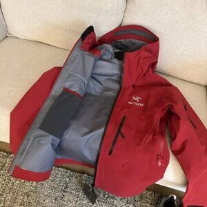 Arc'teryx Men's red Jacket